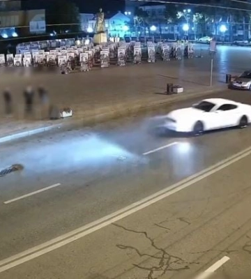 Ровно: 21-летний водитель Ford Mustang дрифтовал перед портретами погибших Героев (видео)