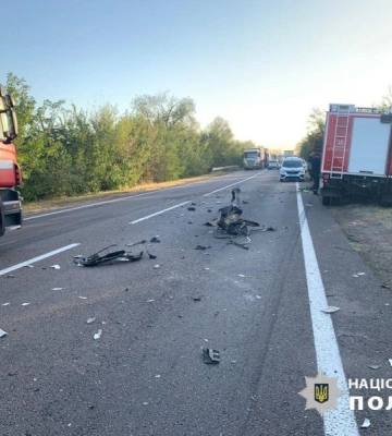 Смертельна аварія на Одещині: легковик протаранив зустрічну вантажівку, - ФОТО