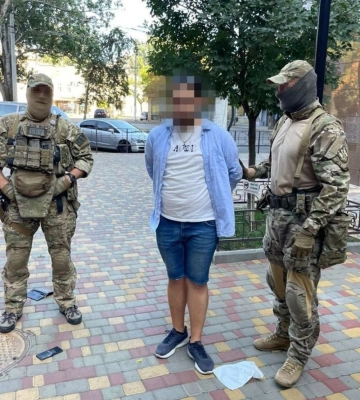 Відправляв за кордон як місіонерів: в Одесі екс-диякон заробляв на ухилянтах