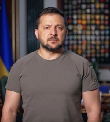 Вибухи біля Євпаторії: Зеленський подякував СБУ і ВМС за «сьогоднішній тріумф»