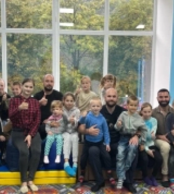 Закарпатські патрульні завітали з подарунками до Противенського осередку опіки про дітей