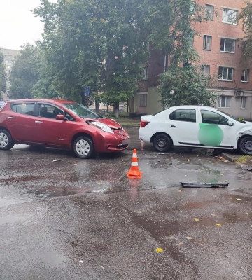 У Сумах сталася аварія за участю таксі