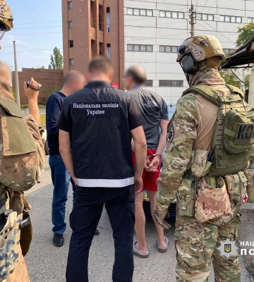 Переробляв та продавав: волинські поліцейські затримали торговця зброєю