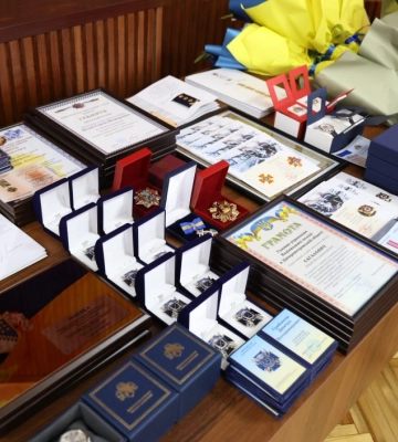 Керівник ДніпроОВА і мер Дніпра до Дня рятувальника нагородили надзвичайників міста і регіону