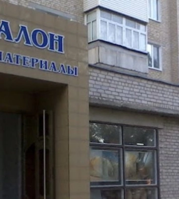 Разбили стекло и выносили коробки - в Мелитополе рашисты среди белого дня ограбили магазин на центральном проспекте