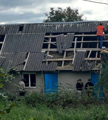 В Хмельницкой области обломки российских дронов повредили дома и линии электропередач