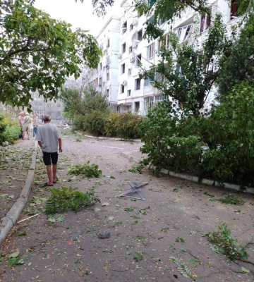 Окупанти скинули керовані авіабомби на житлові будинки Нової Каховки: є загиблі та поранені