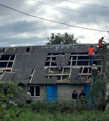 В Хмельницкой области обломки сбитого дрона повредили 12 домов и школу