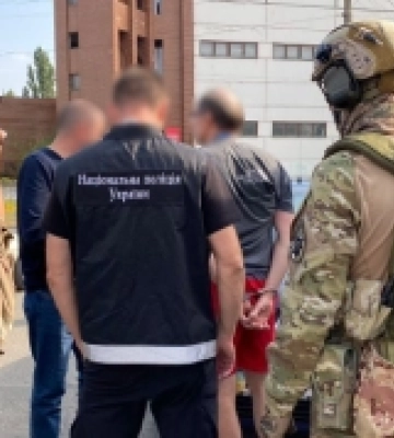 Переробляв та продавав: волинські поліцейські затримали торговця зброєю