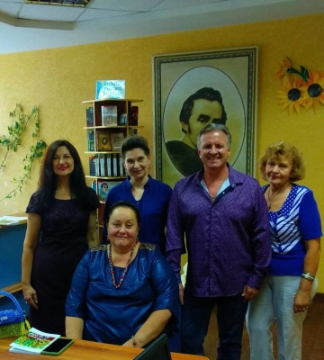 «Мамо, це не сон»: у Миколаєві відбулась презентація збірки віршів Анни Ханович