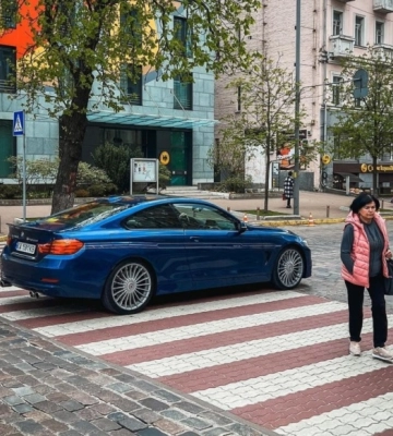 В Україні з’явився рідкісний тюнінгований спорткар BMW (Фото)