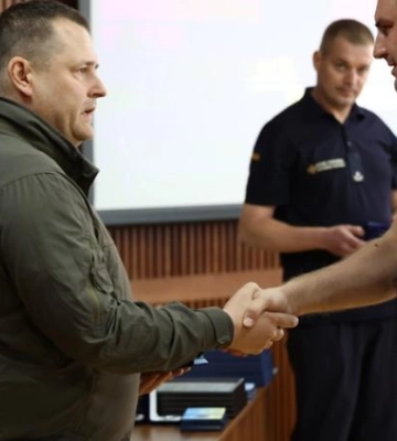 Керівник ДніпроОВА і мер Дніпра до Дня рятувальника нагородили надзвичайників міста і регіону