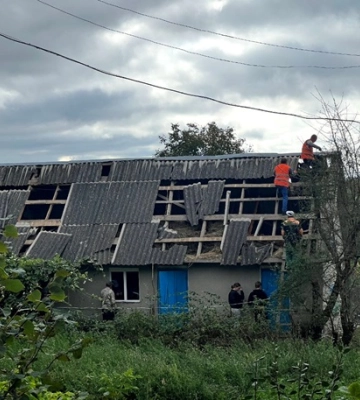 На Хмельниччині уламки збитого дрона пошкодили 12 будинків і школу