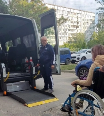 У Дніпрі люди з інвалідністю безкоштовно пересуваються містом на «Соціальному таксі»