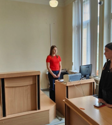 Инцидент с патрульными в Днепре: судья избрал меру пресечения женщине, которая находилась в авто