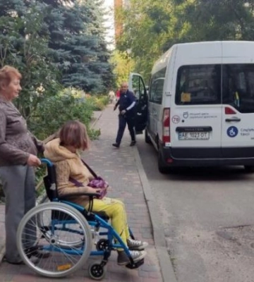 У Дніпрі люди з інвалідністю безкоштовно пересуваються містом на «Соціальному таксі»