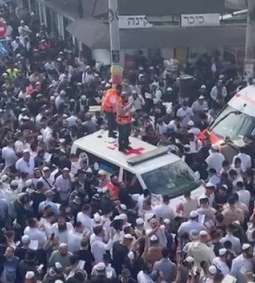 В Умані одночасно тисячі хасидів провели молебень за мир в Україні. ВIДЕО
