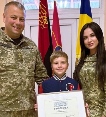 Валерій Залужний нагородив грамотою дев’ятирічного хлопчика зі Львівщини