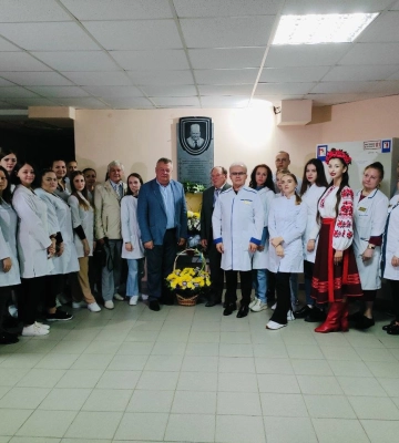 У Полтаві відкрили меморіальну табличку фундатору терапевтичної школи області  Максиму Андрійовичу Дудченку