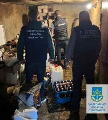 На Закарпатті завершено розслідування діяльності підпільного цеху з виробництва фальсифікованого алкоголю – судитимуть трьох&amp;hellip;