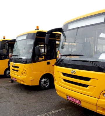 Громади Сумщини отримали ще 8 “шкільних” автобусів