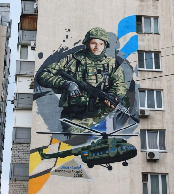 Художники посвятили новый мурал защитнику Мариуполя Андрею Огороднику