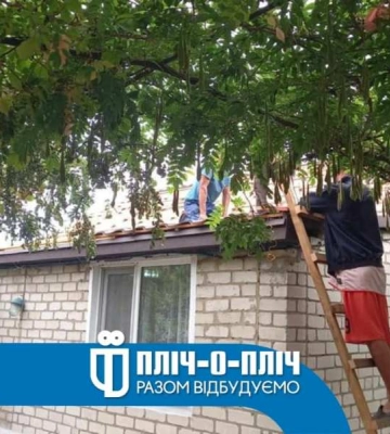 Будівельники з Одещини відновлюють будинки в Херсонській області