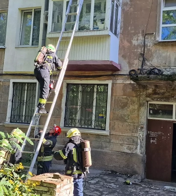 В Днепре бабушка чуть не сгорела в собственной квартире