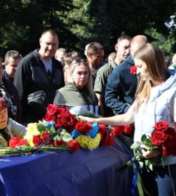 У понеділок Кременчук проведе в останню путь загиблого воїна Віталія Дишлюка