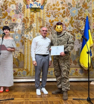 У Миколаєві до Дня міста 10 військових отримали грошові сертифікати на придбання житла