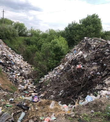 Поблизу Первомайського на Харківщині сталася пожежа на сміттєзвалищі: третій день відходи тліють