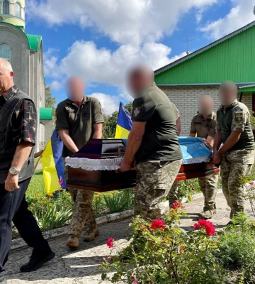 Заплатив своїм життям за мирне небо: на Волині попрощалися із Героєм Олександром Наумюком