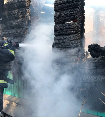 На Шосткинщині рятувальники приборкували загоряння, які спричинили ворожі удари