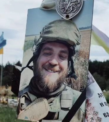 У Полтаві поліція розшукує причетного до викрадення медальйона із могили полеглого воїна