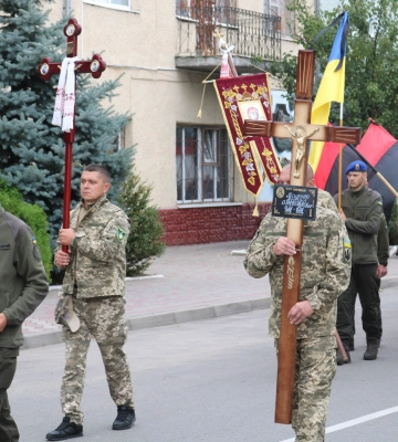 20 років працював за кордоном, але повернувся захищати Україну: поховали Героя з Волині Аркадія Міщенка