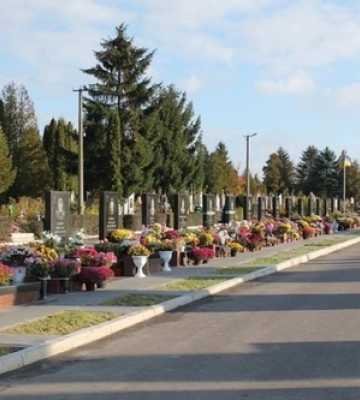 «Зробити цирк з місця, де повний спокій»: під Луцьком – скандал під час поховання Героїв