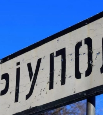 На концерті до Дня Маріуполя загарбники прикрасили сцену українськими світлинами