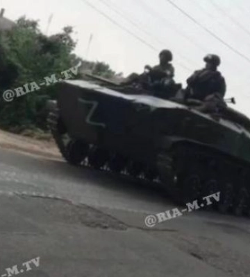В Мелитополе оккупанты продают автоматы и краденую военную технику