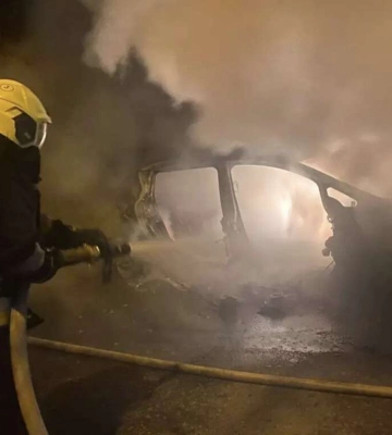 У Дніпрі на Широкій на ходу загорівся електромобіль