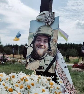З могили полтавського воїна вкрали медальйон: після розголосу його повернули