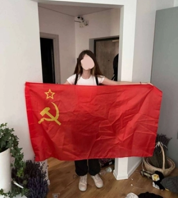«Без поганого наміру і пропаганди»: лучанка запостила фото з прапором СРСР (фото, відео)