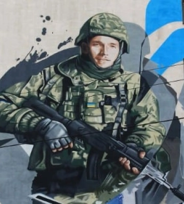 В Киеве появился мурал, посвященный защитнику Украины Андрею Огороднику: защищал столицу и Мариуполь. Фото