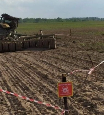 Тракторист підірвався на ворожій міні у Херсонській області