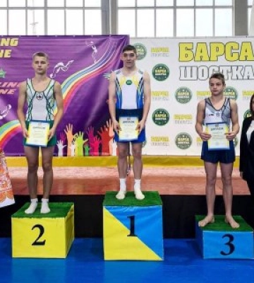 Миколаївські спортсмени здобули медалі всіх ґатунків на ЧУ зі стрибків на акробатичній доріжці
