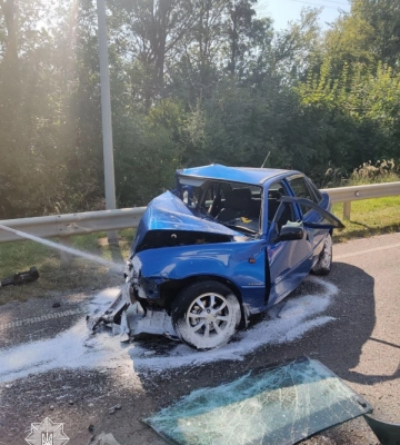 На автодорозі Київ - Чоп зіткнення двох автомобілів: є постраждалий