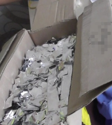 У Києві двоє чоловіків виготовляли та збували наркотики поштою під виглядом телефонів