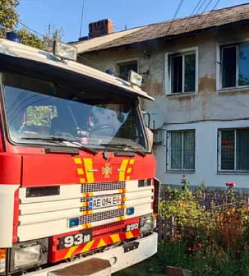 В Кривом Роге пожар охватил квартиру в двухэтажке: спасена женщина