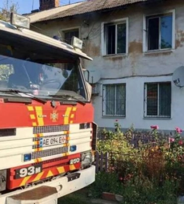 В Кривом Роге пожар охватил квартиру в двухэтажке: спасена женщина