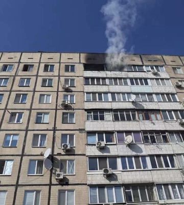 У Дніпрі на Парусі горіла квартира в дев’ятиповерхівці: постраждала жінка