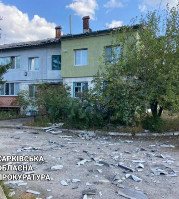 Окупанти влучили у багатоквартирний будинок на Харківщині